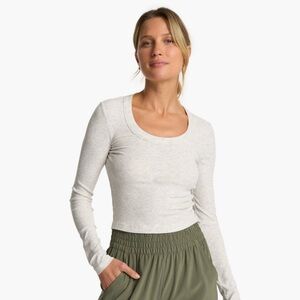 Vuori long sleeve pose scoop tee